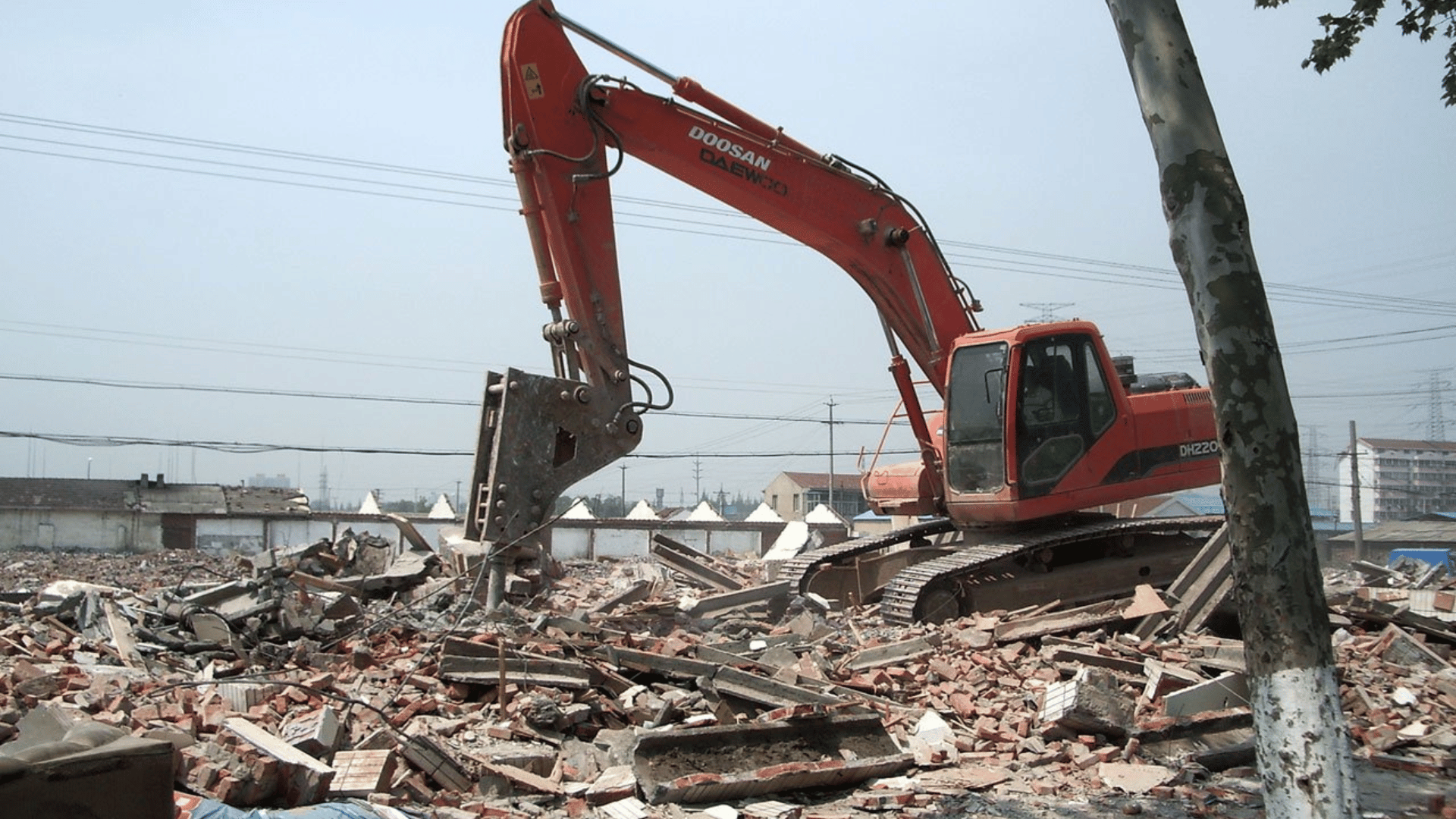 Demolidora para Preparação de Terreno