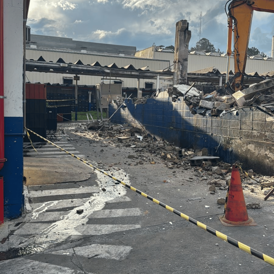Demolição de Fábricas