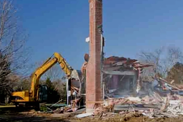 DEMOLIÇÃO DE CHAMINÉ