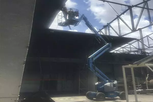 DEMOLIÇÃO DE GALPÃO