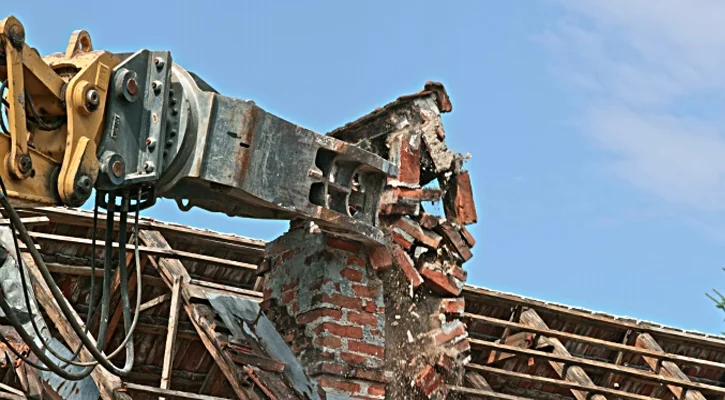 DEMOLIÇÃO DE CHAMINÉ